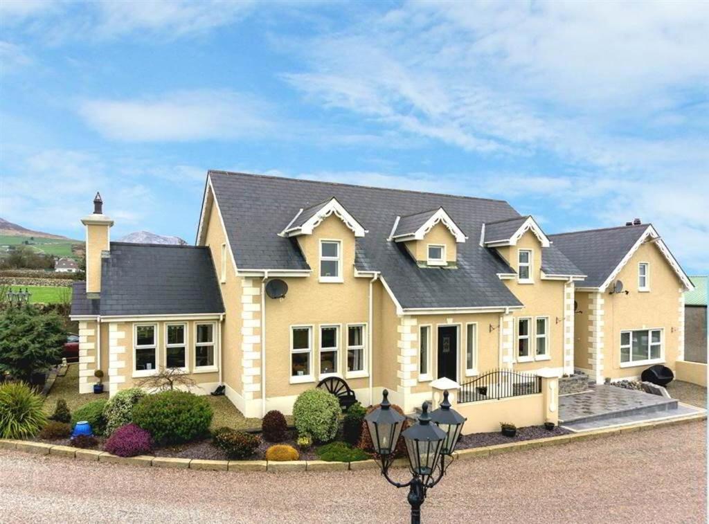 Готель Tara House Annalong Екстер'єр фото